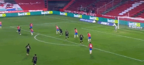 巴里·邦兹在全盛时期的击球声音，被现场记者形容为“爆炸般的巨响”